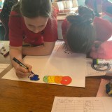 girld colouring in 