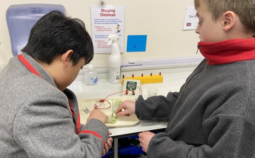 Year 6 science lesson- circuits